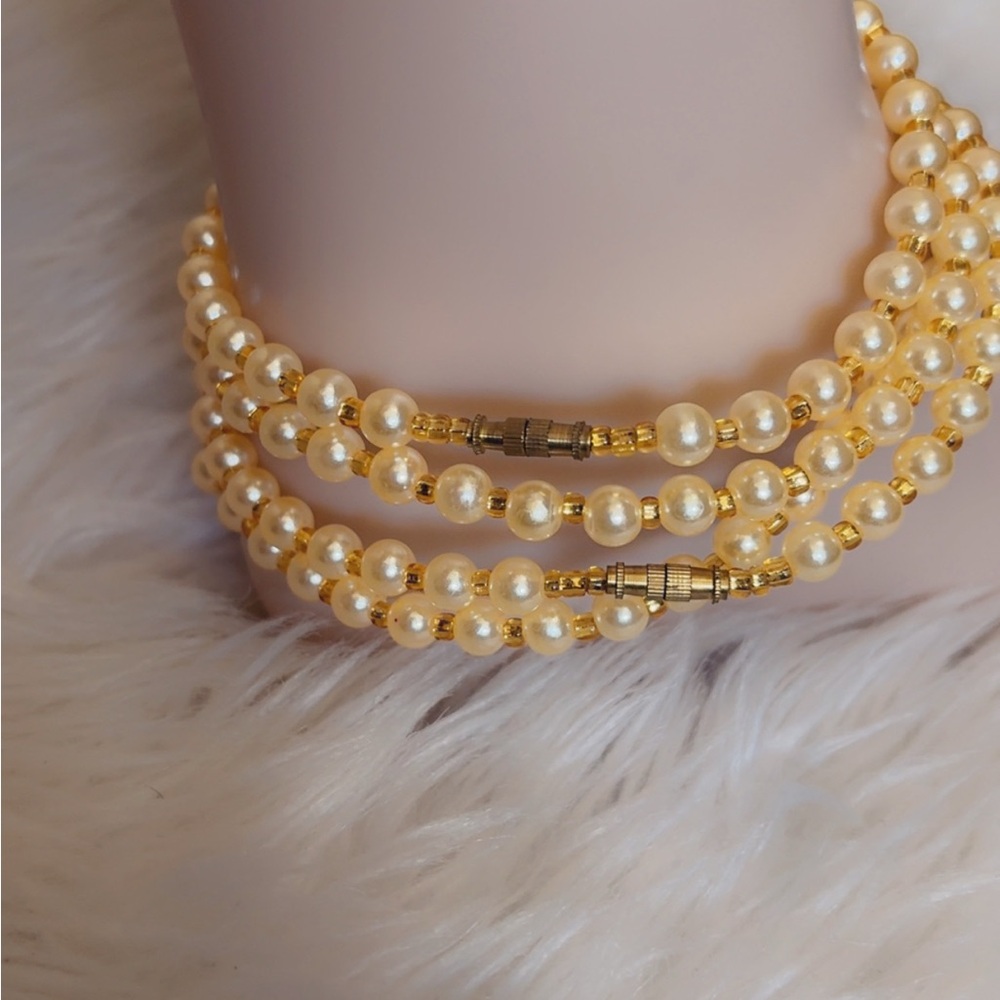 Elegant Gold and Cream Pearl Anklet